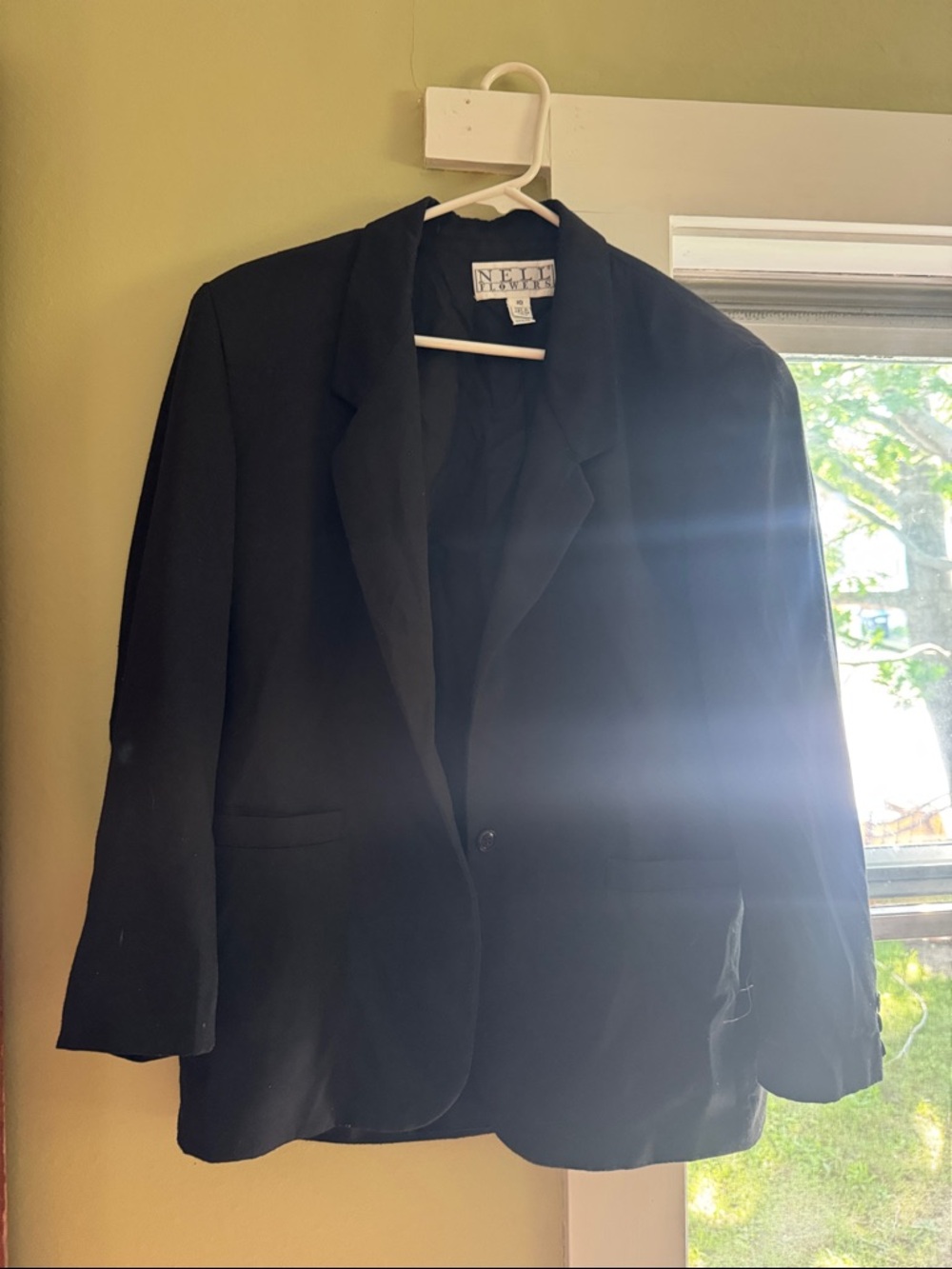Classic Black Women’s Single-Button Blazer